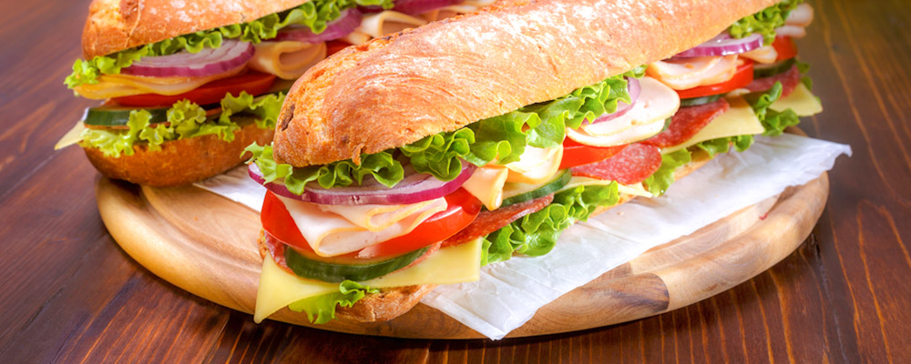 Tradition du pain: un sandwich offert